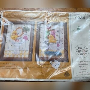 The Creative Circle Cross-Stitch Kit - Yellow and White Bath Time Sealed New